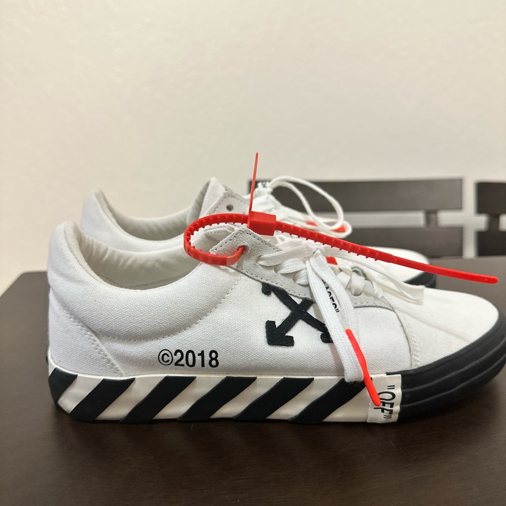 Pre owned like new OFF-WHITE Low Vulcanized Sneakers with dust bag.